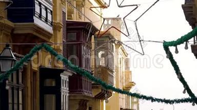 马耳他瓦莱塔的阳台和街道装饰。 密集建筑，首都，家园，建筑，街道..